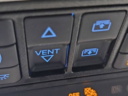 Used 2025 Ford Expedition Active AWD/4WD image 18