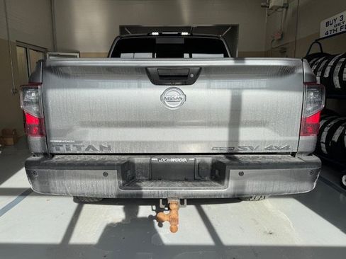 Used 2018 Nissan Titan SV w/ SV Convenience Package image 10