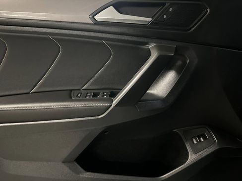 Used 2022 Volkswagen Tiguan SE image 12