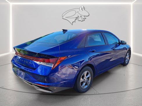 Used 2021 Hyundai Elantra SE FWD image 4