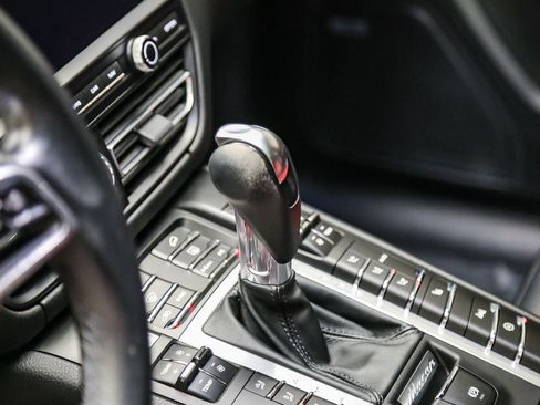 Used 2021 Porsche Macan AWD/4WD image 24