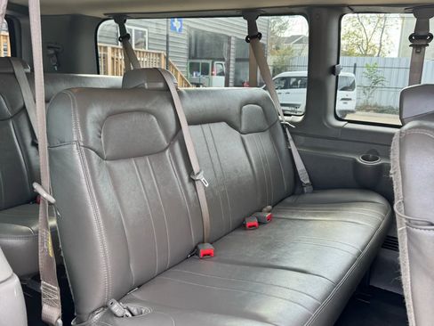 Used 2017 Chevrolet Express 3500 LS image 31