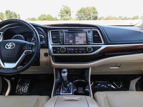 Used 2017 Toyota Highlander Limited w/ Carpet Mat Package AWD/4WD image 12