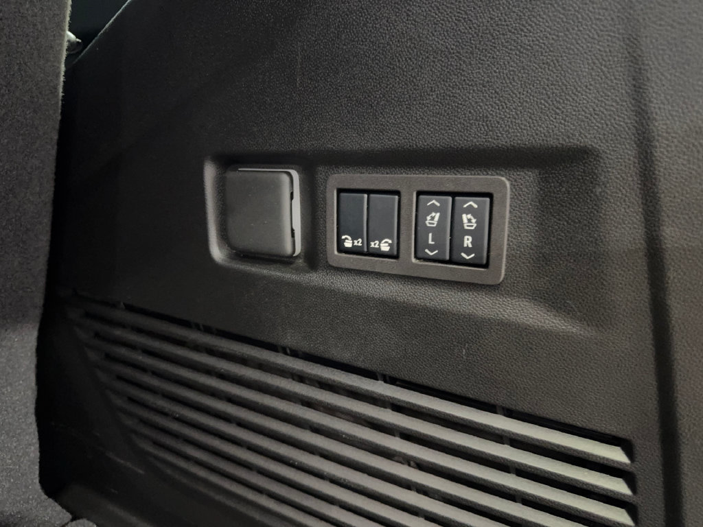 Used 2024 GMC Yukon Denali RWD image 93