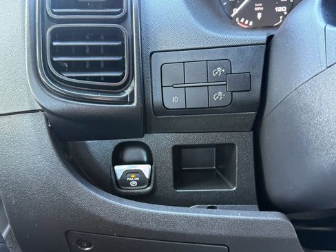 Used 2024 RAM ProMaster 2500 w/ Safety Group FWD image 19