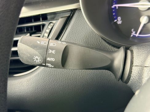 Used 2019 Toyota C-HR LE FWD image 26