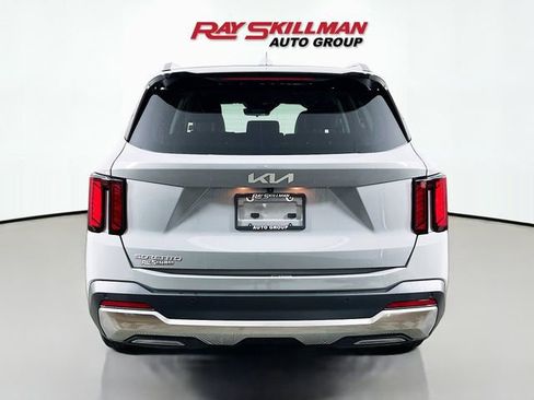 Used 2024 Kia Sorento S w/ Panoramic Sunroof Package image 6
