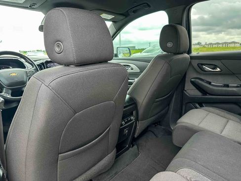 Used 2022 Chevrolet Traverse LT FWD image 17