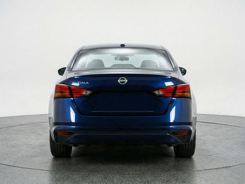 Used 2025 Nissan Altima 2.5 SV FWD image 7