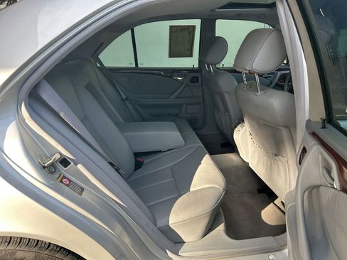 Used 2000 Mercedes-Benz E 320 Sedan image 24