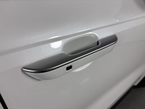 New 2026 Kia Carnival EX FWD image 13