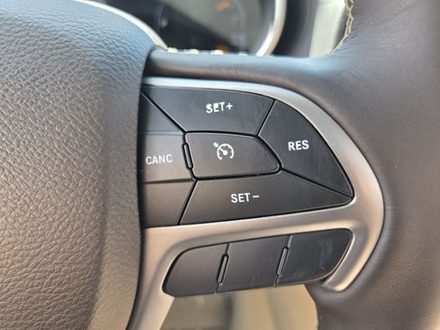 Used 2020 Jeep Grand Cherokee Overland AWD/4WD image 29