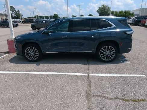 Used 2025 Buick Enclave Avenir AWD/4WD image 3