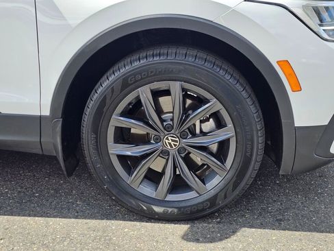 Used 2022 Volkswagen Tiguan SE AWD/4WD image 9