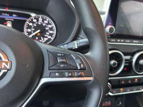 Used 2025 Nissan Sentra SV image 19