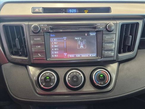 Used 2015 Toyota RAV4 LE AWD/4WD image 16