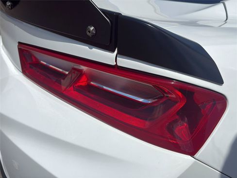 Used 2018 Chevrolet Camaro SS RWD image 13