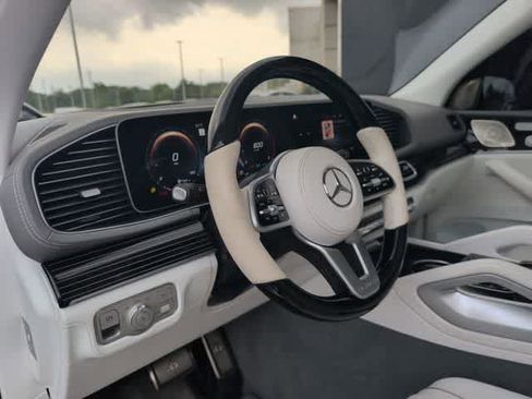 Used 2023 Mercedes-Benz Maybach GLS 600 4MATIC image 2
