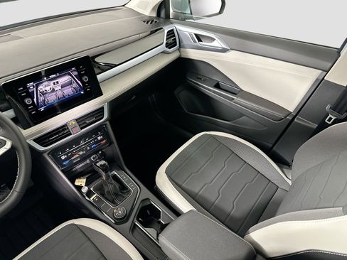 New 2026 Volkswagen Taos SE image 22
