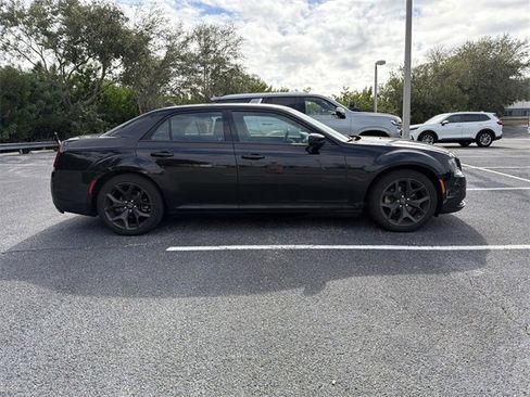Used 2022 Chrysler 300 Touring w/ Sport Appearance Package image 6