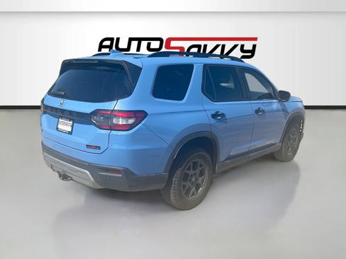 Used 2025 Honda Pilot TrailSport image 7
