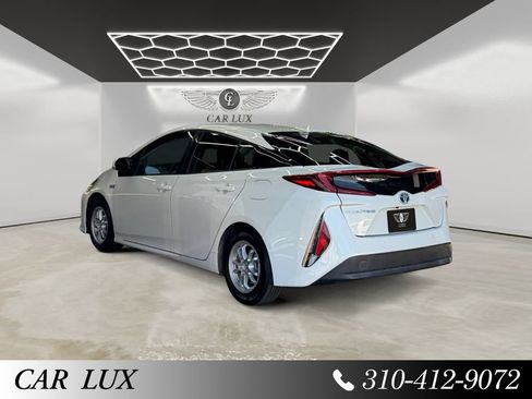 Used 2018 Toyota Prius Prime Advanced w/ Carpet Mat Package FWD image 3