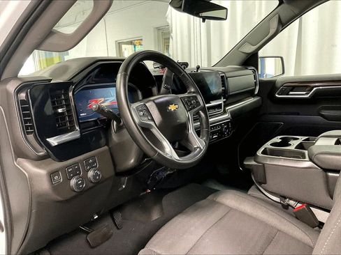 Used 2023 Chevrolet Silverado 1500 LT AWD/4WD image 8