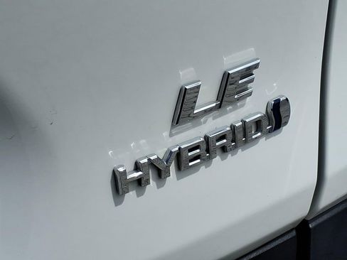 Used 2023 Toyota RAV4 LE AWD/4WD image 33