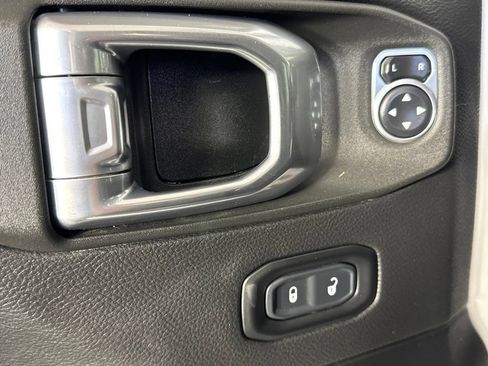 Used 2021 Jeep Wrangler Unlimited Sahara AWD/4WD image 34