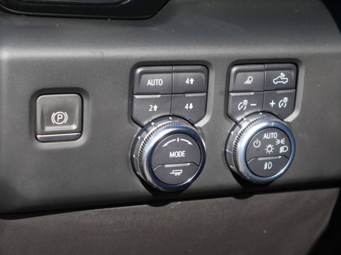 Used 2022 GMC Sierra 1500 AT4X image 6