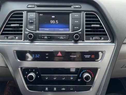 Used 2015 Hyundai Sonata SE w/ Option Group 09 FWD image 11