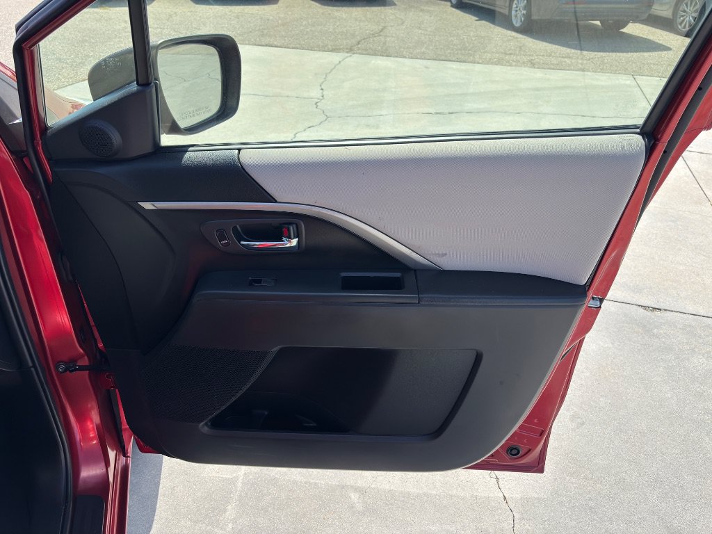 Used 2014 MAZDA MAZDA5 Sport FWD image 25