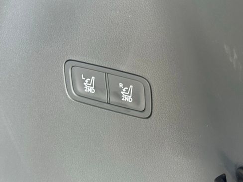 Used 2025 Hyundai Santa Fe Limited FWD image 10