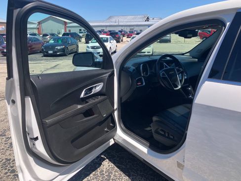 Used 2017 Chevrolet Equinox Premier w/ Enhanced Convenience Package AWD/4WD image 9