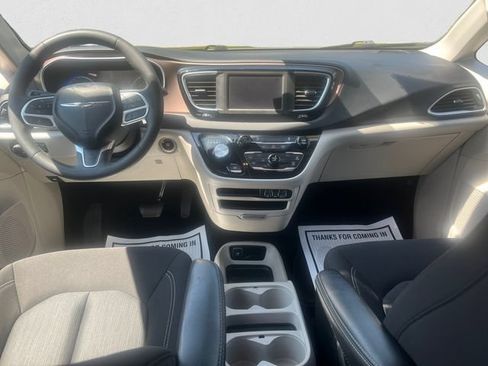 Used 2023 Chrysler Voyager LX FWD image 10