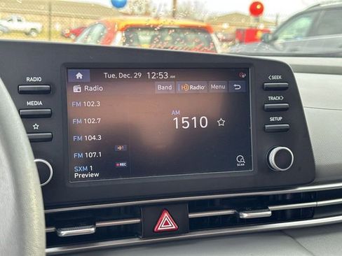 Used 2023 Hyundai Elantra SEL image 17