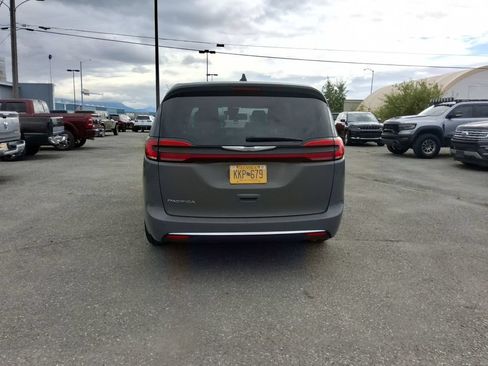 Certified 2023 Chrysler Pacifica Touring-L FWD image 7