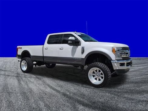 Used 2019 Ford F250 Lariat w/ Lariat Ultimate Package image 2