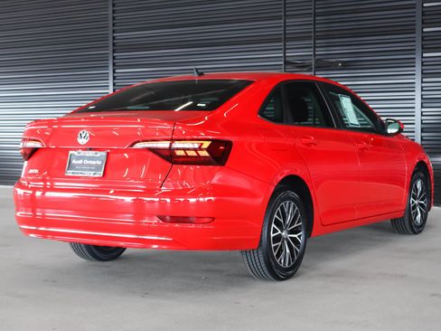 Used 2020 Volkswagen Jetta SE w/ SE Cold Weather Package image 13
