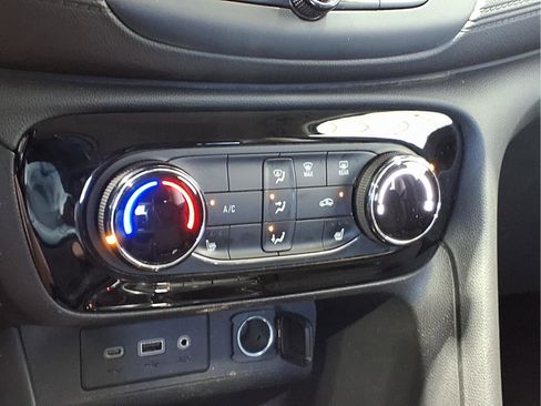 Used 2022 Buick Encore GX Preferred w/ Cold Weather Comfort Package FWD image 9