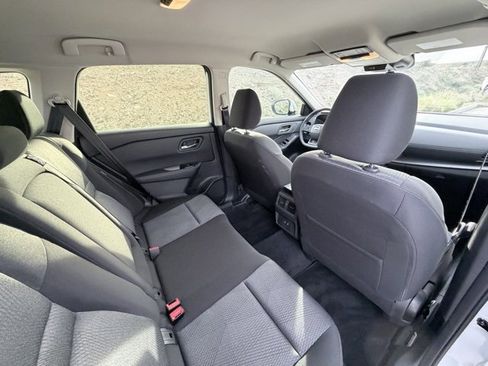 Certified 2025 Nissan Rogue SV image 29