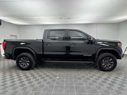 Used 2025 GMC Sierra 1500 AT4X image 9