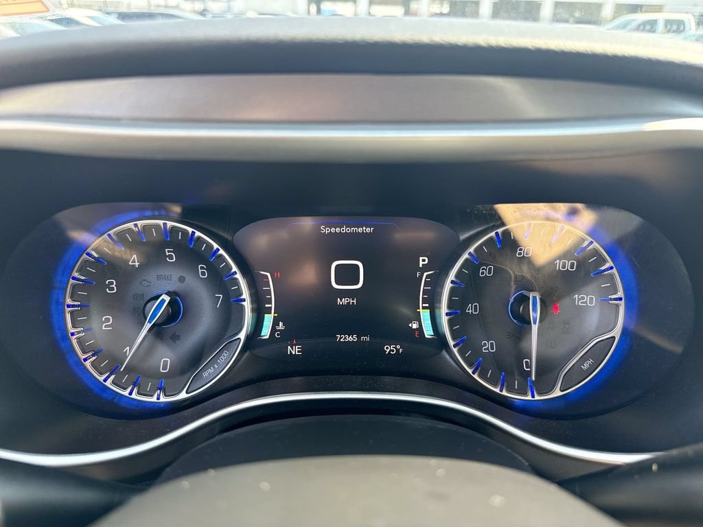 Used 2024 Chrysler Pacifica Touring-L FWD image 15