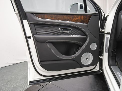 Certified 2023 Bentley Bentayga Extended Wheelbase image 44