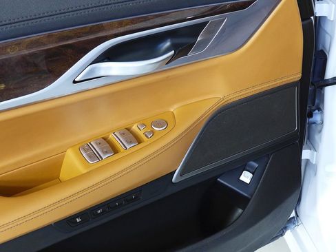 Used 2022 BMW 740i w/ Premium Package image 12