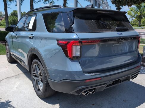 Used 2025 Ford Explorer ST AWD/4WD image 8