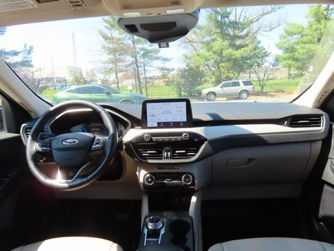 Used 2020 Ford Escape SE Sport image 16