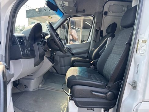 Used 2014 Mercedes-Benz Sprinter 2500 image 21