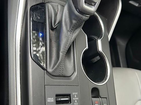 Used 2022 Toyota Highlander XLE AWD/4WD image 27