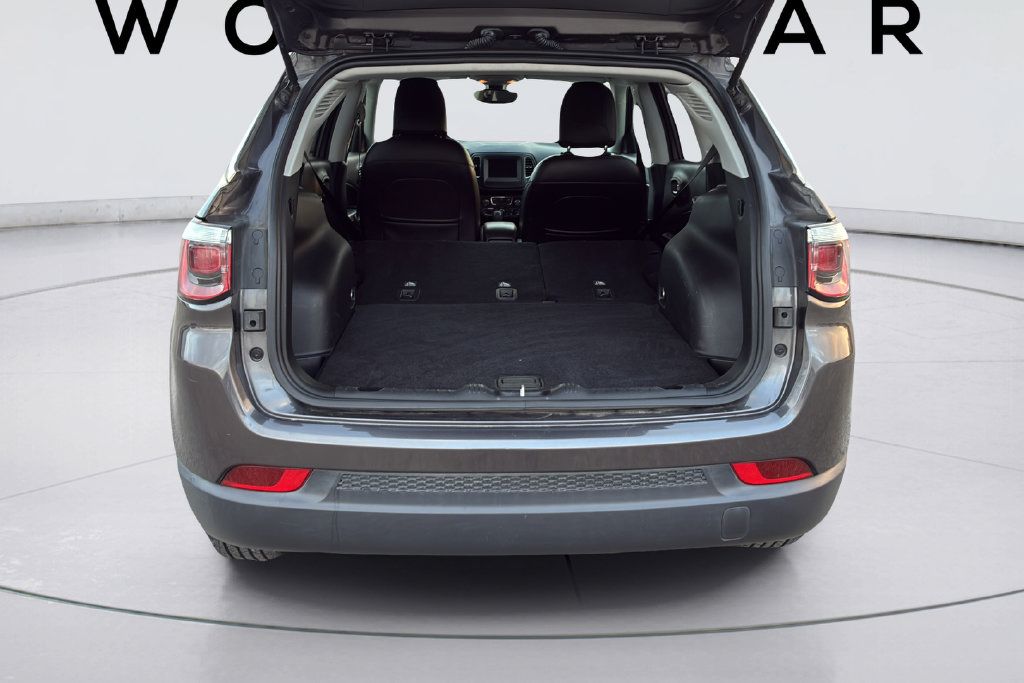 Used 2018 Jeep Compass Latitude w/ Popular Equipment Group FWD image 19